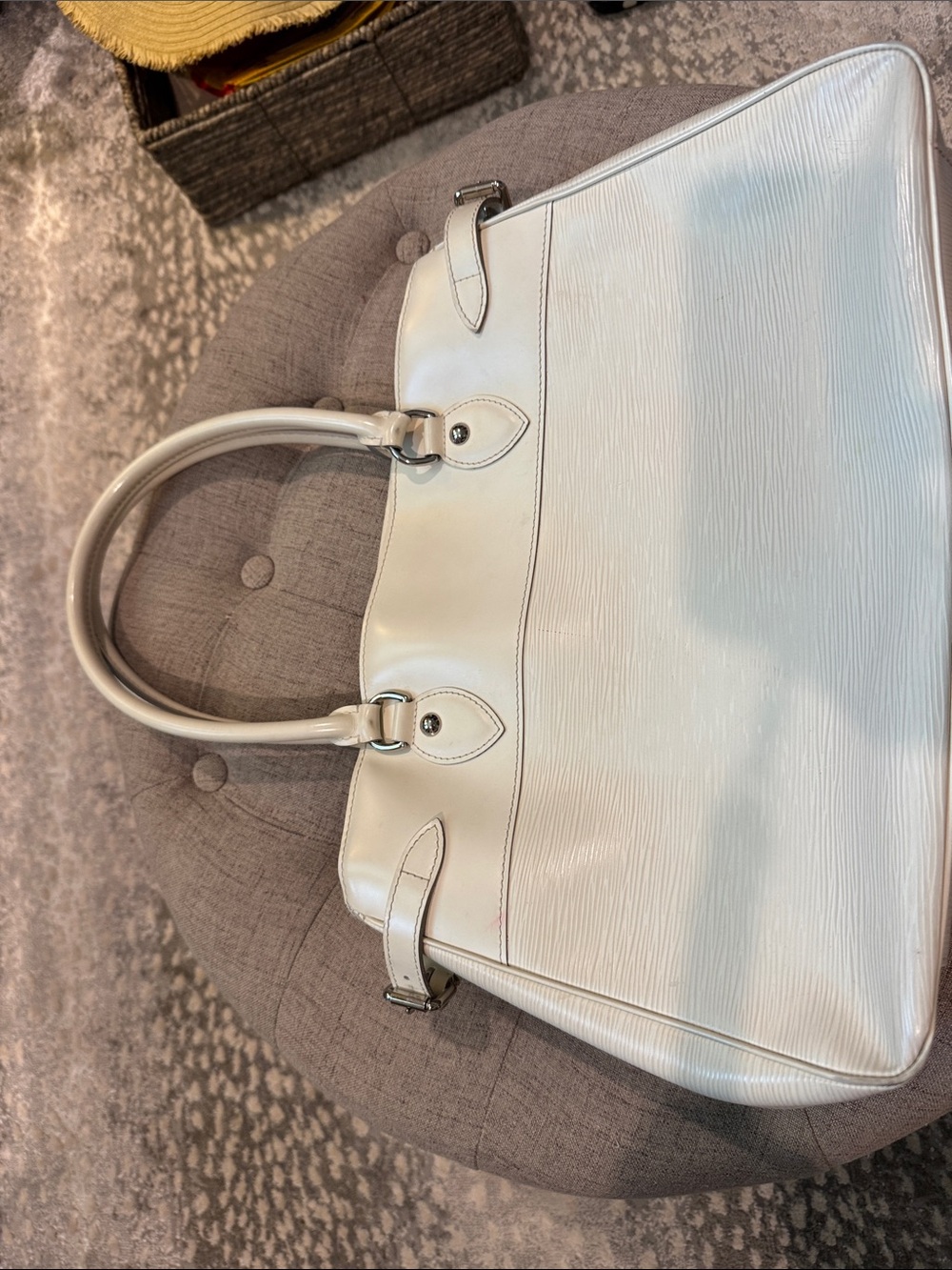 Louis Vuitton Creamy White Epi-Leather shoulder Bag – Classic Structured Design
